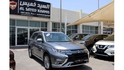 ميتسوبيشي آوتلاندر PHEV إنستايل بريميوم خليجي - خالية من الحوادث - رقم واحد الفل - هايبرد - بحالة الوكالة من الداخل وال