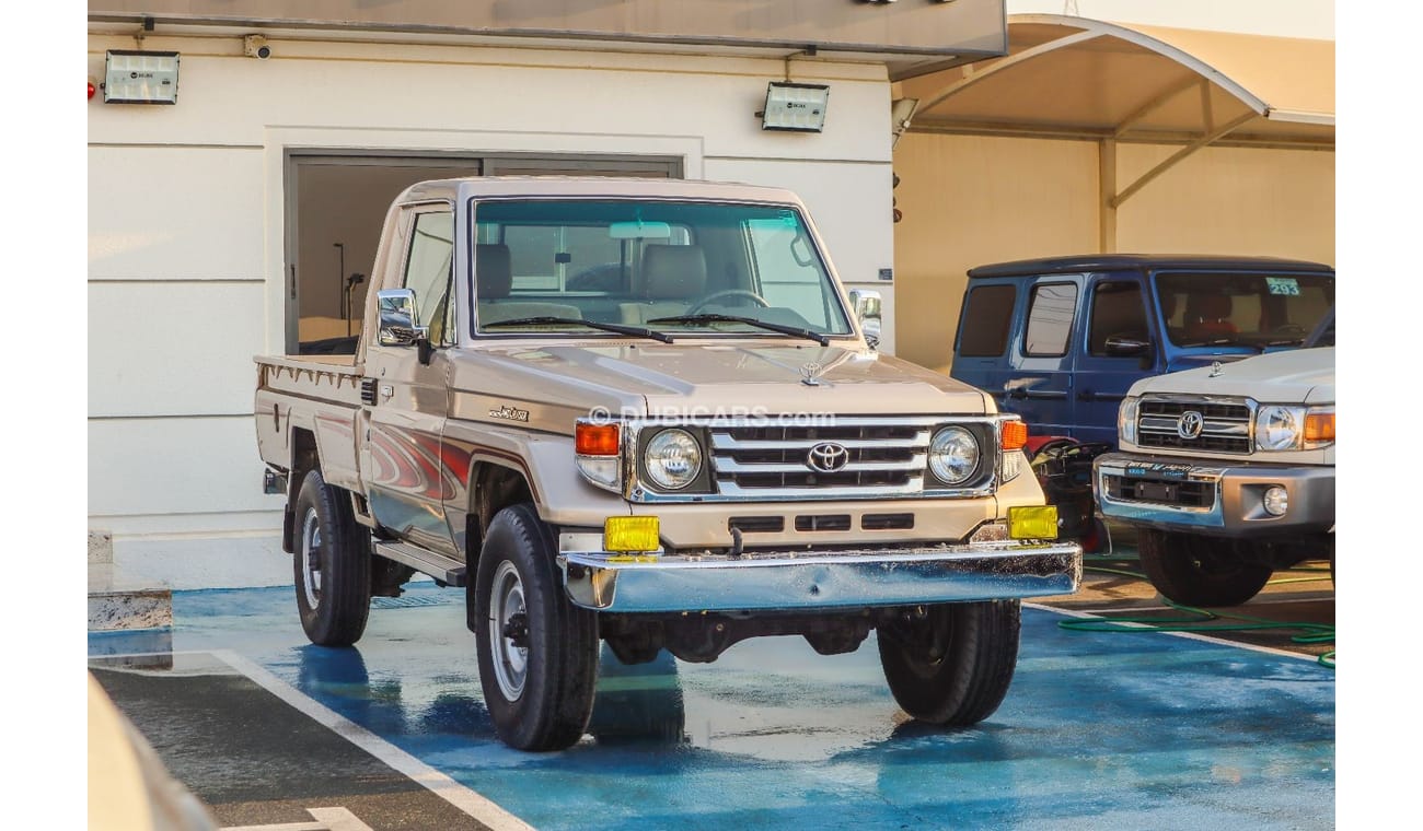 Toyota Land Cruiser Pick Up SC 4.0L toyota land cruiser single cab 2006 model