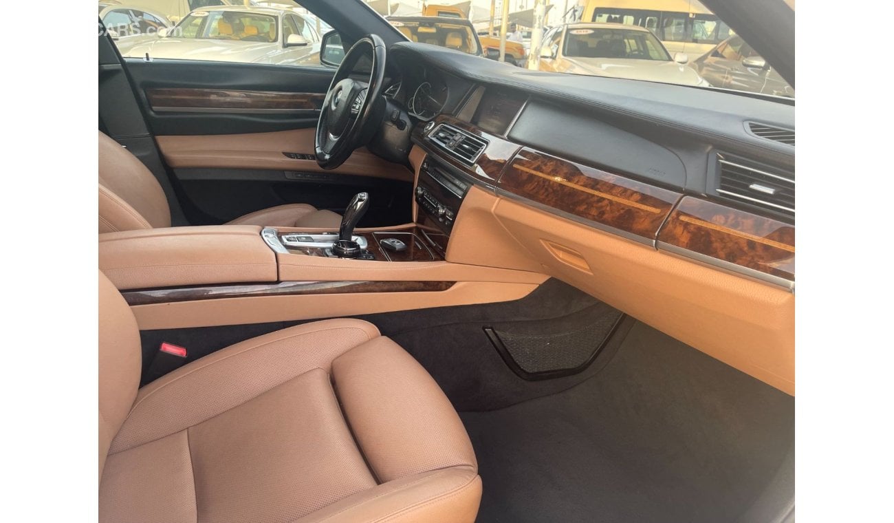 BMW 750Li Luxury BMW 750 Li_TWIN POWER TERBO _GCC_2015_Excellent Condition _Full option