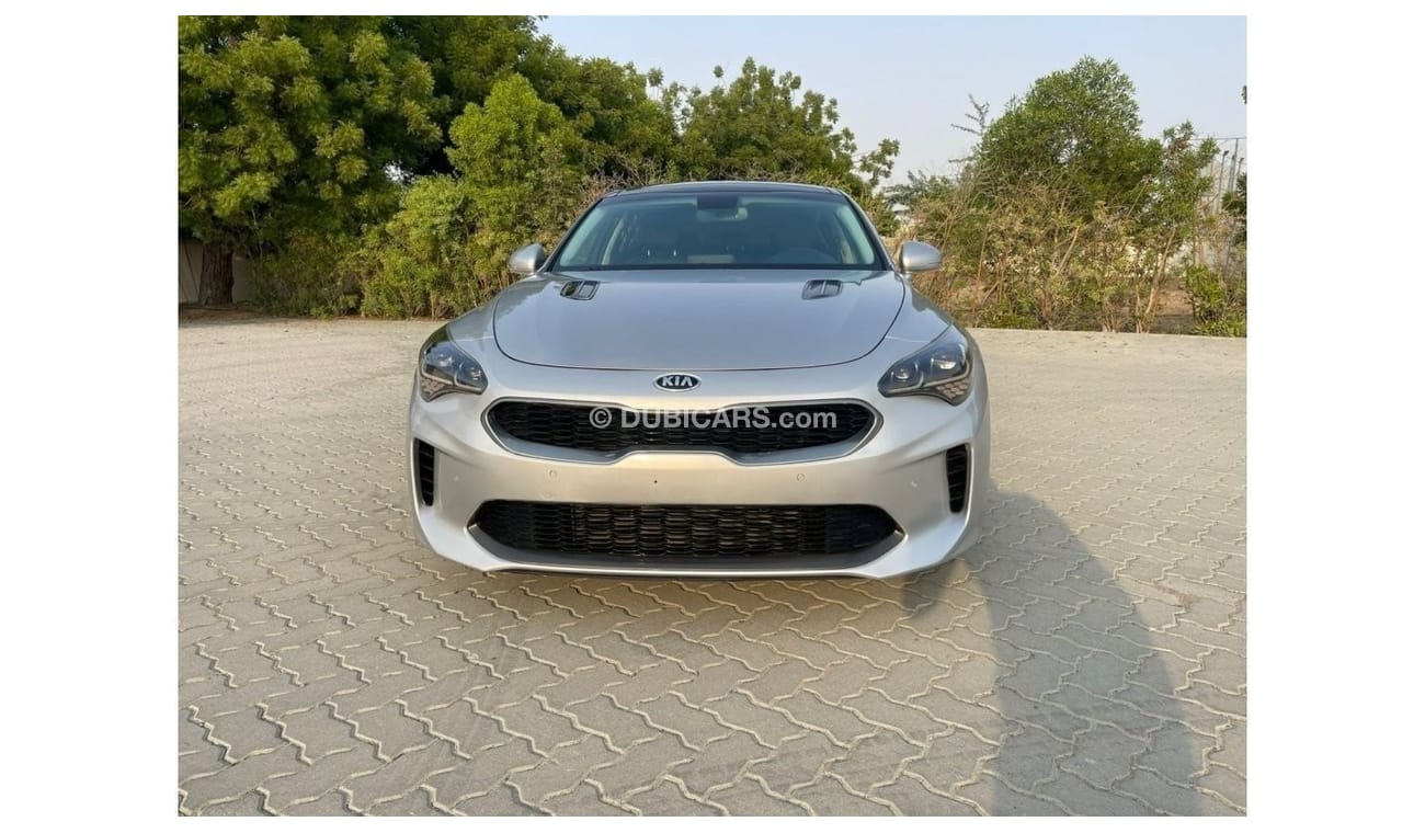 Kia Stinger GT Kia Stinger Premium 2018 Silver 2.0L vin: KNAE25LA9J6021345