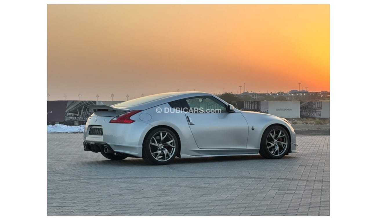 نيسان 370Z سبورت موديل 2016 خليجي حاله ممتازه من الداخل والخارج فل مواصفات