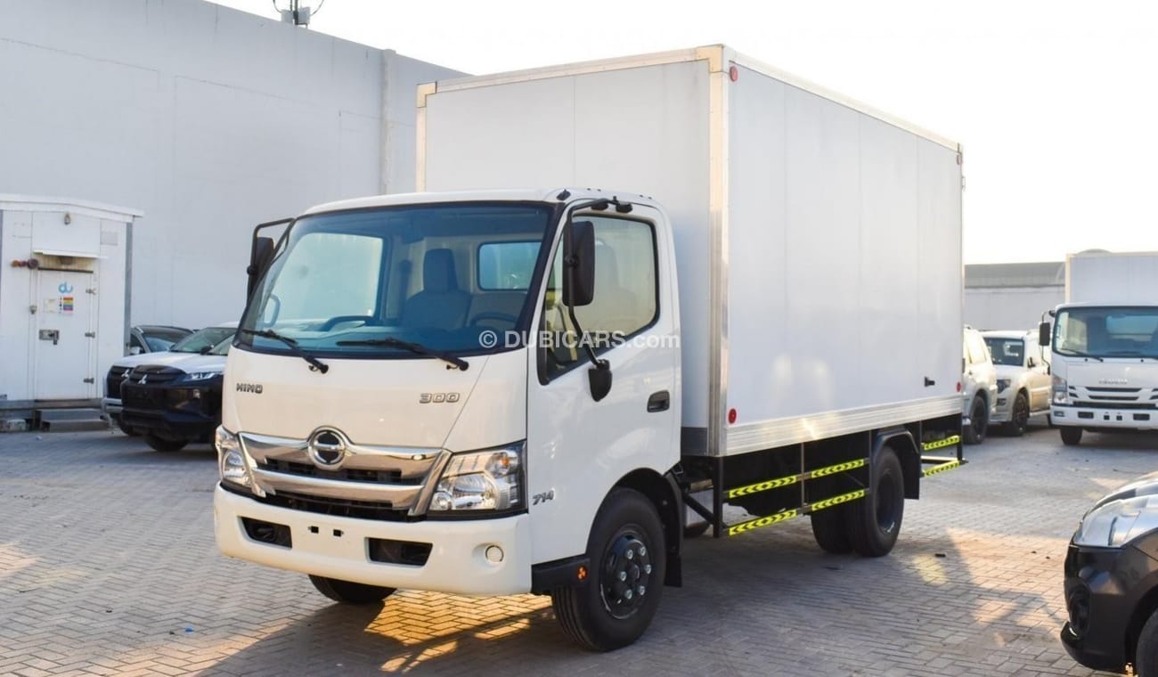 Hino 300 Hino 300, 714 4.2 Ton , DRY CARGO BOX EURO 3