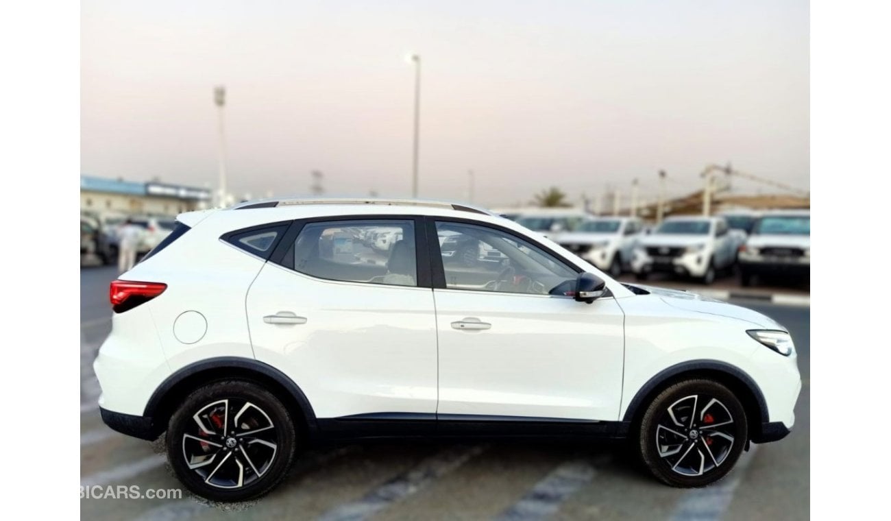 أم جي ZS MG Zs Trophy  1.3 T A/T luxury SUV FWD 2023  white color