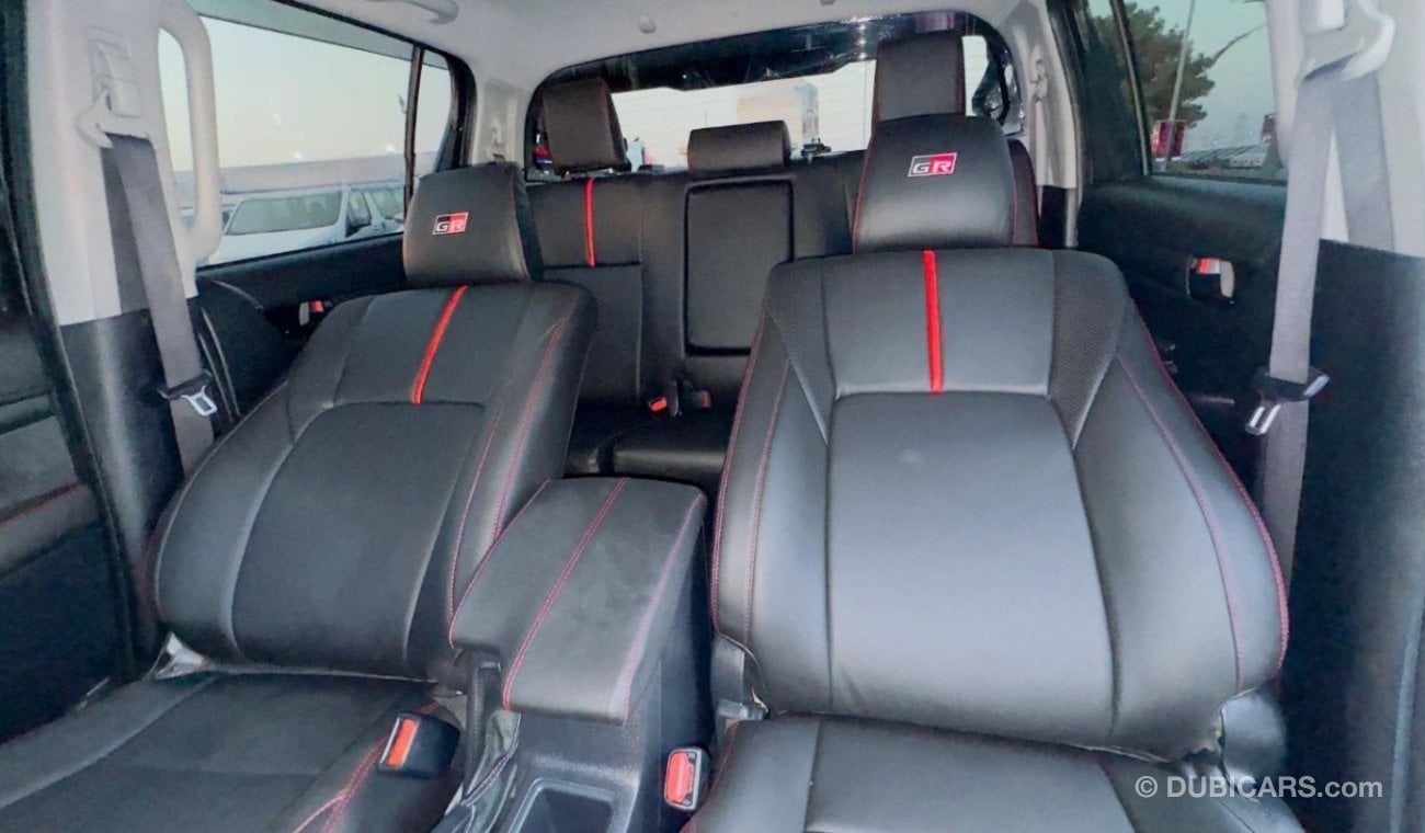 Toyota Hilux DOUBLE CABIN | PREMIUM BULL BAR WITH LED FOCUSED LIGHTS | 2.8L DIESEL | RHD | 2022