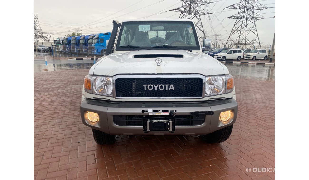 Toyota Land Cruiser Pick Up DOUBLE CABIN 4.5L V8 FULL OPTIONS FOR EXPORT