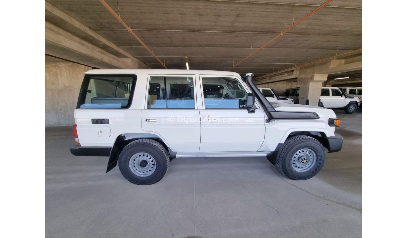 Toyota Land Cruiser Hard Top LC76 5 DOOR DIESEL 6 CYLINDERS MANUAL ZERO KM