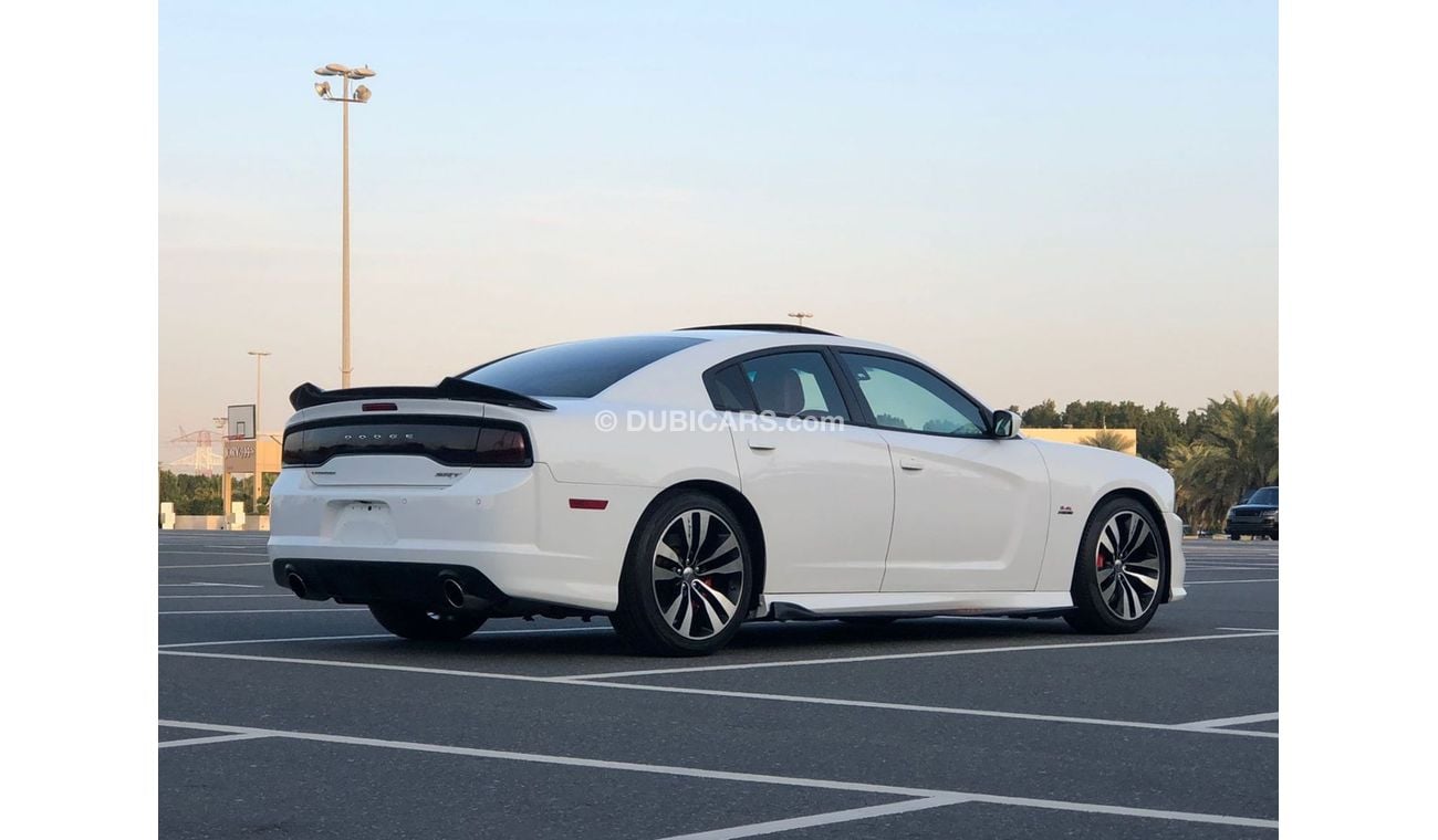 Dodge Charger SRT8 Super Bee