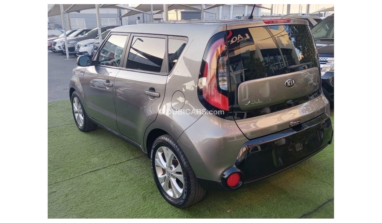 Kia Soul 2016 model, American specifications, 2000 cc, cruise control, alloy wheels and sensors in excellent