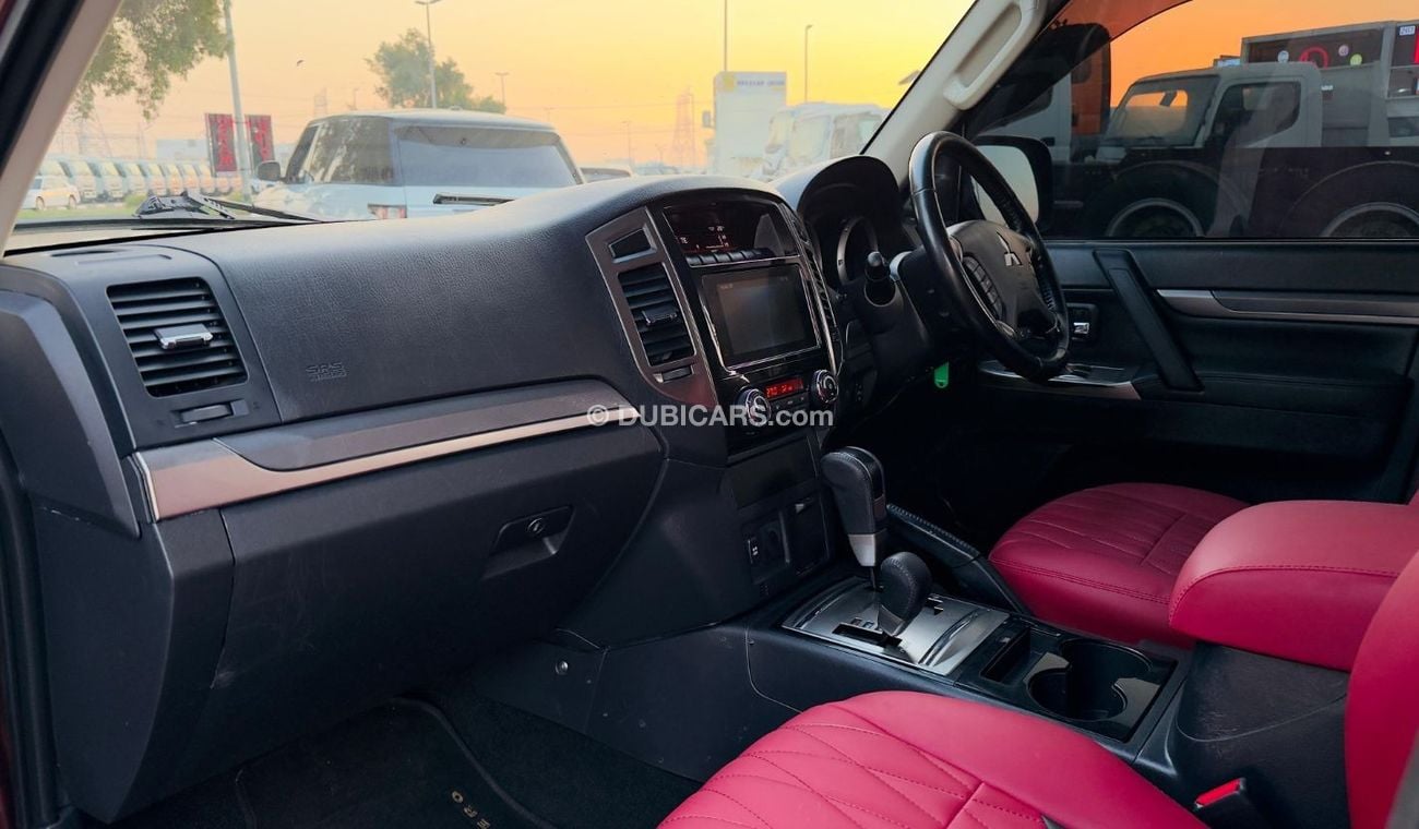 Mitsubishi Pajero PREMIUM CONDITION - 3.2L DIESEL ENGINE | RHD | PREMIUM LEATHER SEATS WITH PILLOW