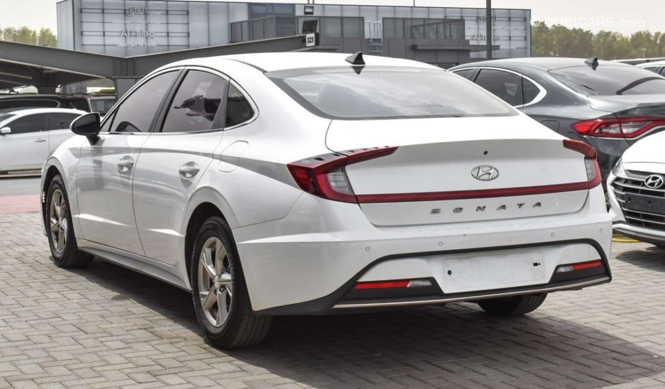 Hyundai Sonata Mid option خاليه من الحوادث