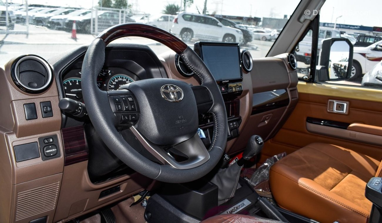 تويوتا لاند كروزر بيك آب 2024 TOYOTA LC 79 S/C V6 4.0L M-T GCC FULL OPTION