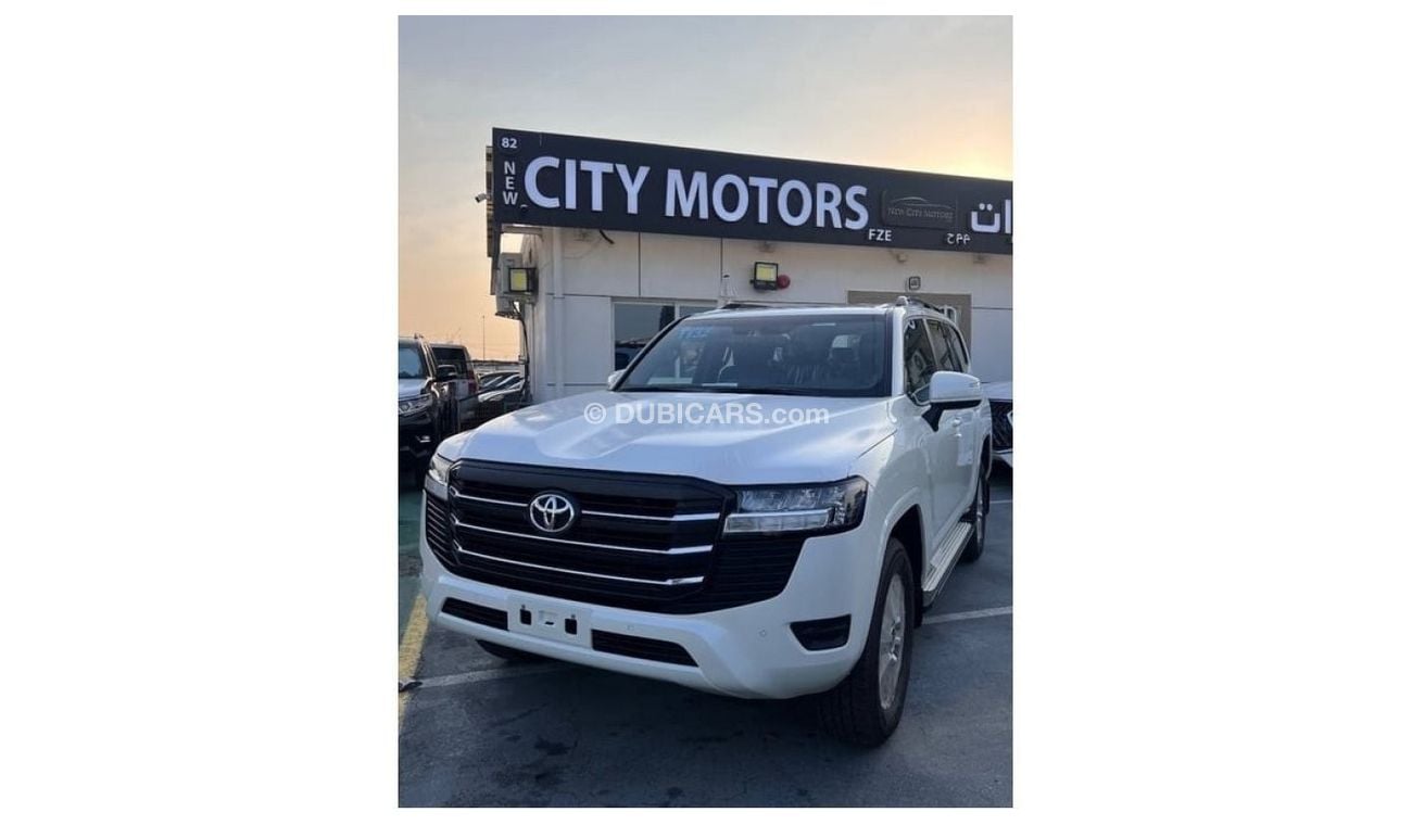 تويوتا لاند كروزر Land Cruiser  GXR 4.0 white color interior Black with sun roof