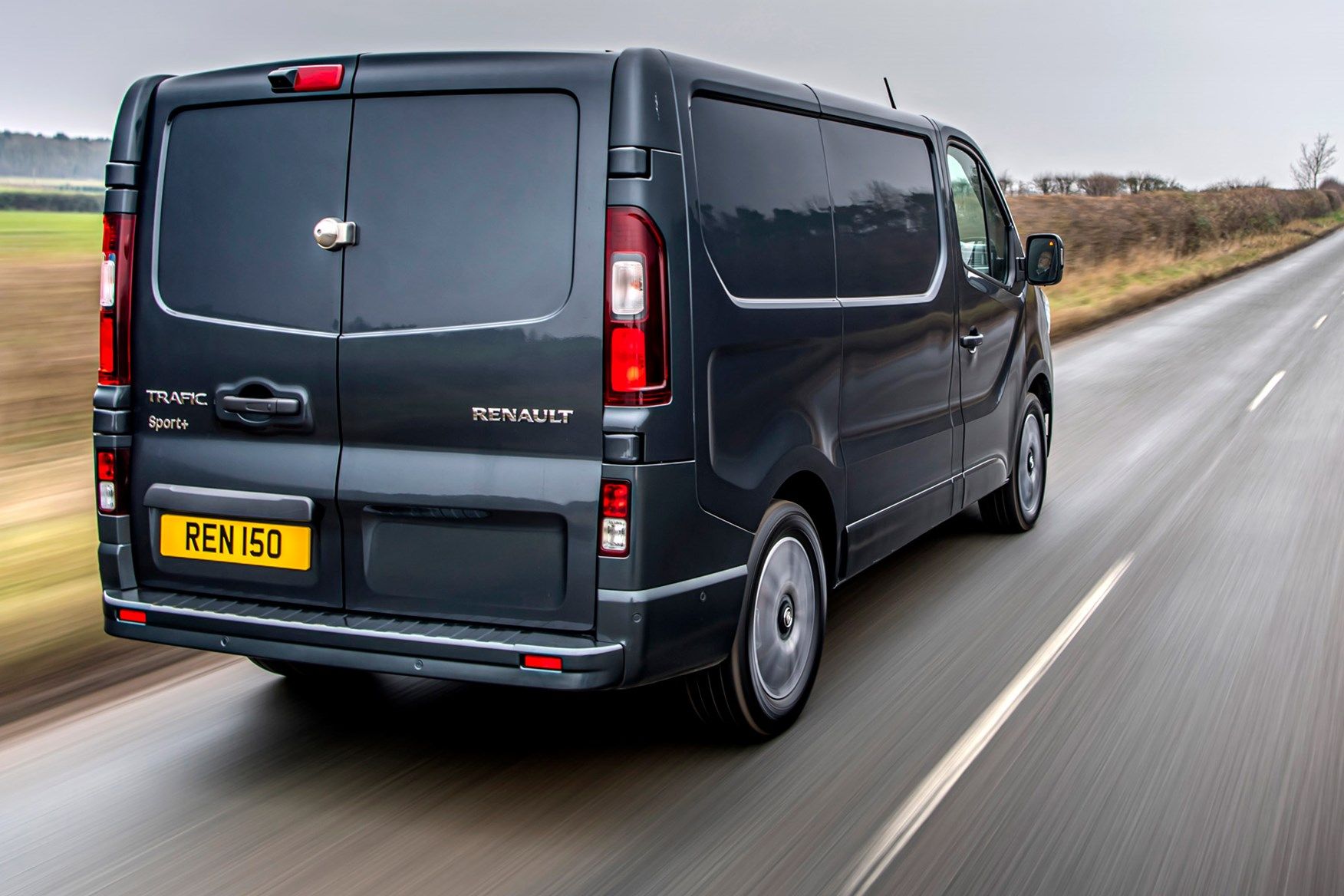 Renault Trafic exterior - Rear Left Angled