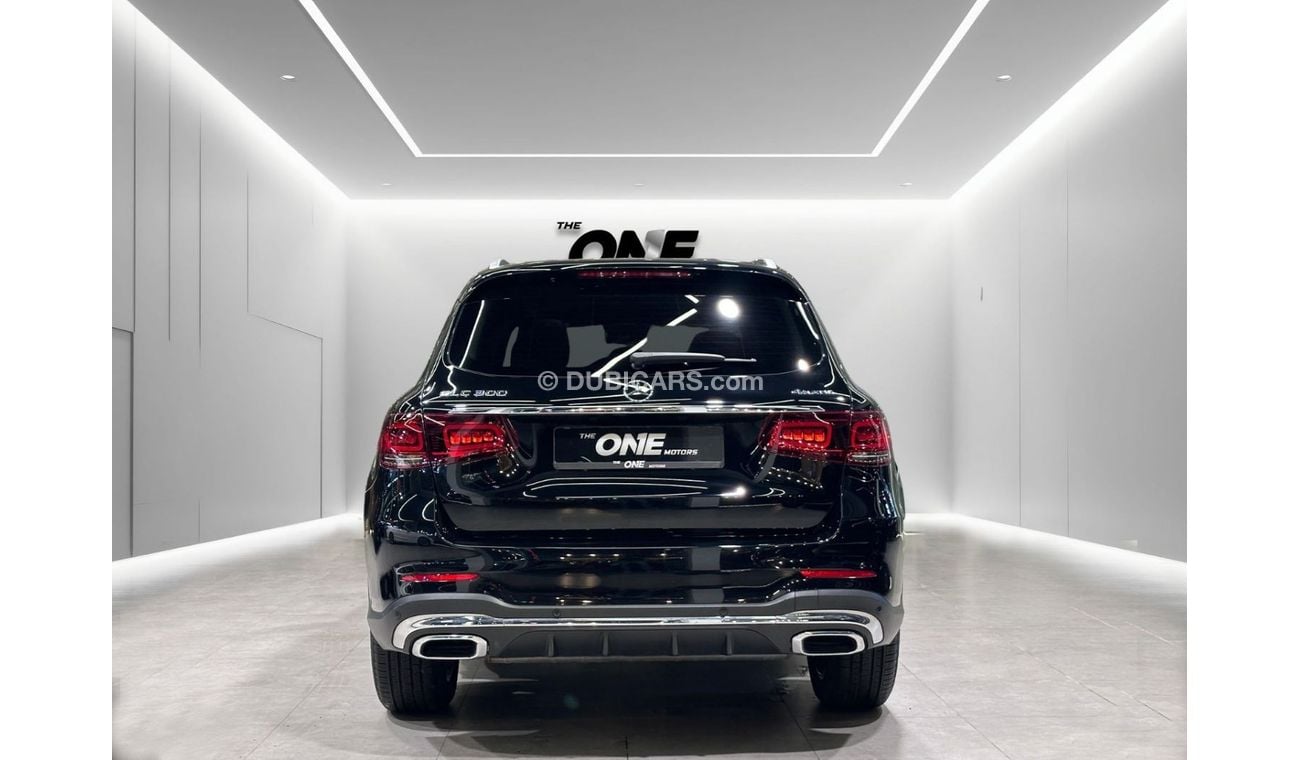 مرسيدس بنز GLC 300 4MATIC 2.0L