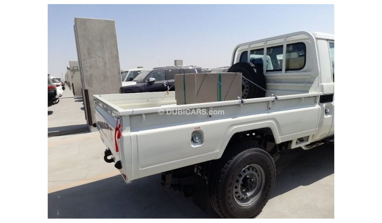 تويوتا لاند كروزر بيك آب LC79 SC 4.2L DIESEL| MANUAL | 2024 | 0 KM | 03 YEARS WARRANTY