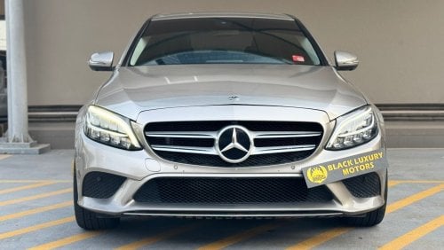 مرسيدس بنز C 300 لاكجري