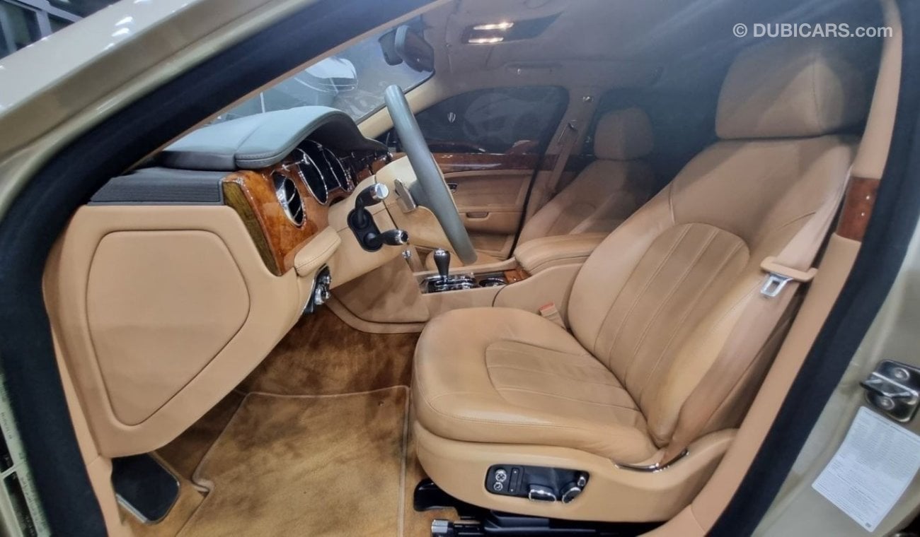 بنتلي مولسان BENTLEY MULSANNE V8 6.8L 2011 IN BEAUTIFUL CONDITION FOR 200K AED