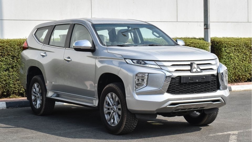 Митсубиси эмират. Митсубиси Монтеро 2022. Mitsubishi Montero 2022. Мицубиси Валенто 2022 года.