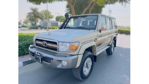 تويوتا لاند كروزر هارد توب Toyota Hard Top 76 series 4.0L V6 full option manual transmission (winch + Difflock + Alloy wheels)