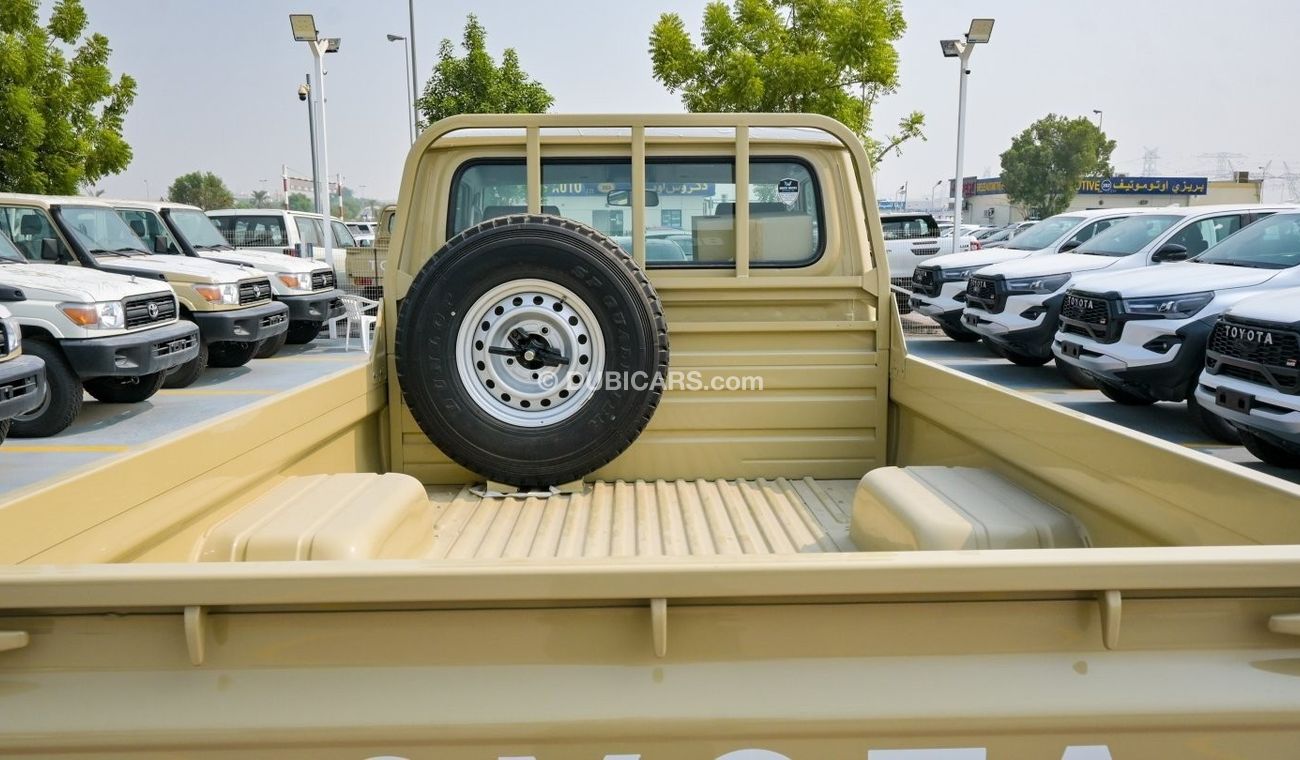 Toyota Land Cruiser Pick Up Toyota Land Cruiser Pickup 4.0Ltr SINGLE CABIN WITH DIFFLOCK POWER WINDOWS MY2024-BIEGE