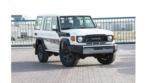 تويوتا لاند كروزر هارد توب 2024 Toyota LC76 4.0 Hard Top LX HI - أبيض من الداخل رمادي مزرق | للتصدير فقط