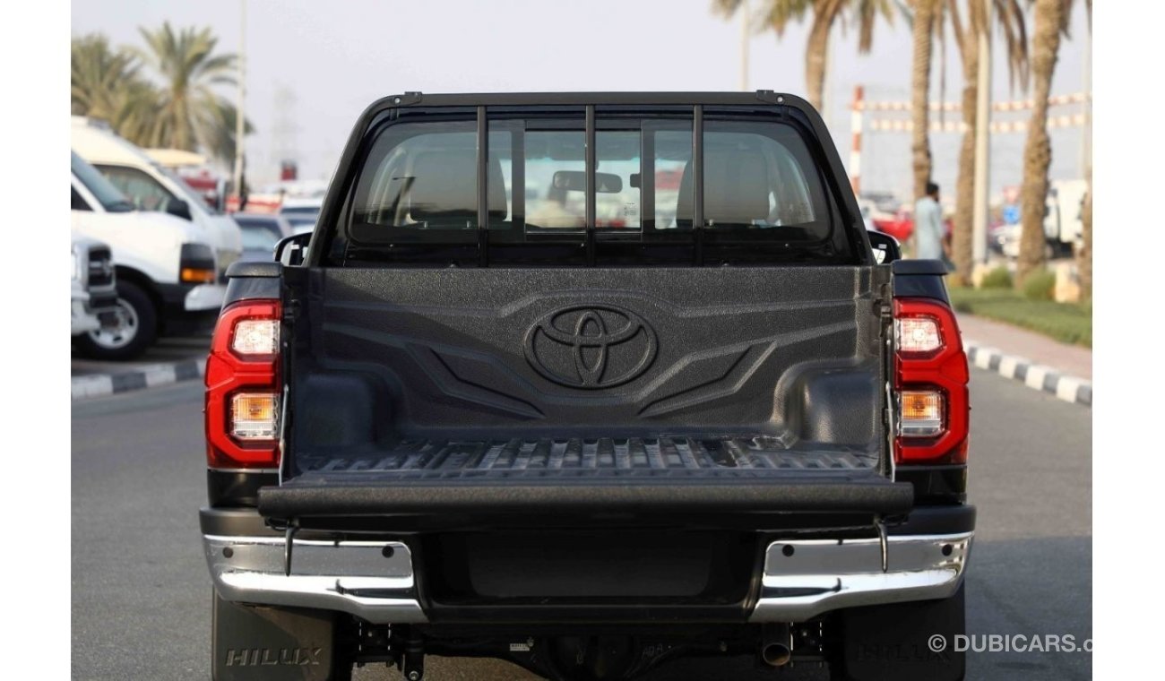 تويوتا هيلوكس 2023 Toyota Hilux 4x4 DC 2.8 SR5 - Black inside black