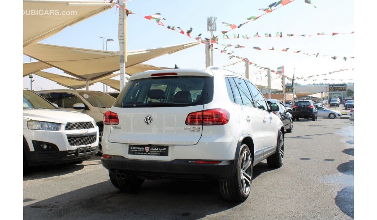 Volkswagen Tiguan SEL ACCIDENTS FREE - GCC - PERFECT CONDITION INSIDE OUT - 2000 CC