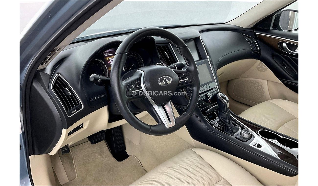 Infiniti Q50 Premium / Luxe