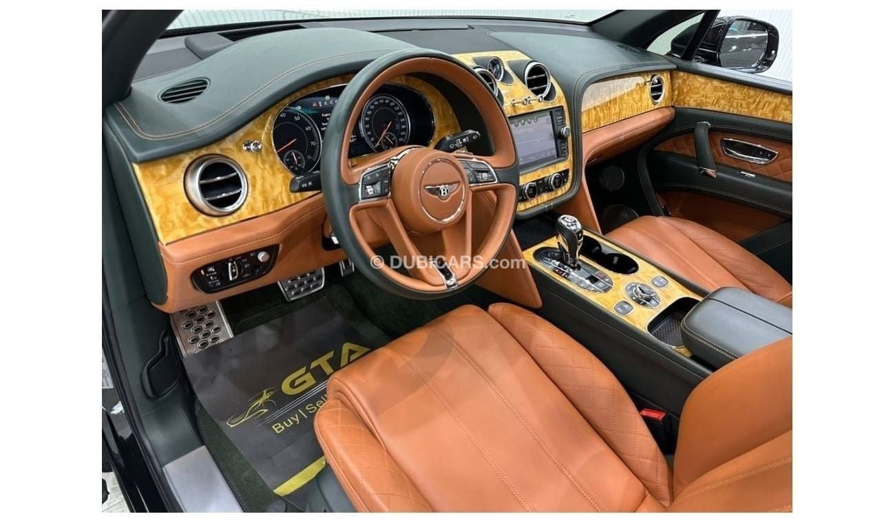 Bentley Bentayga 2017 Bentley Bentayga W12, Barnato Green Metallic Paint, Full Options, GCC