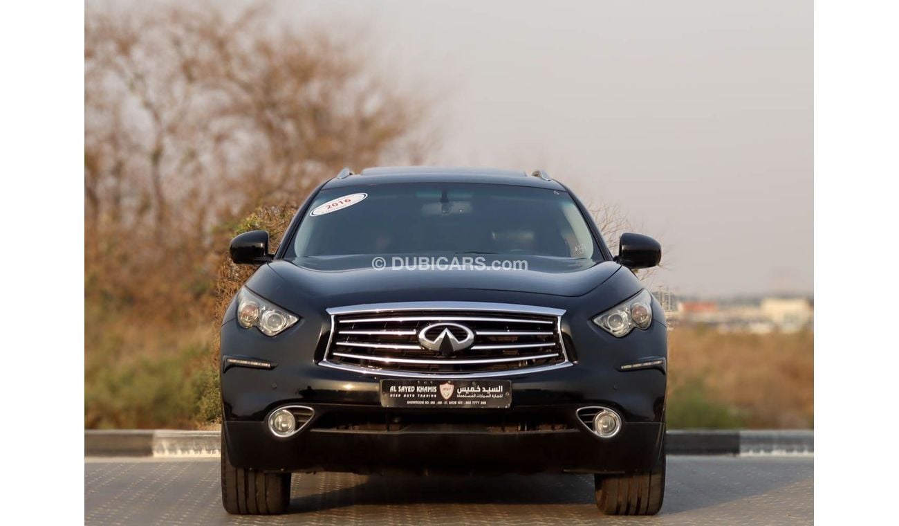 Infiniti Q70 Luxury 3.7L Infiniti Qx70 3.7L 2016 GCC (full service history) , accident-free, in excellent conditi