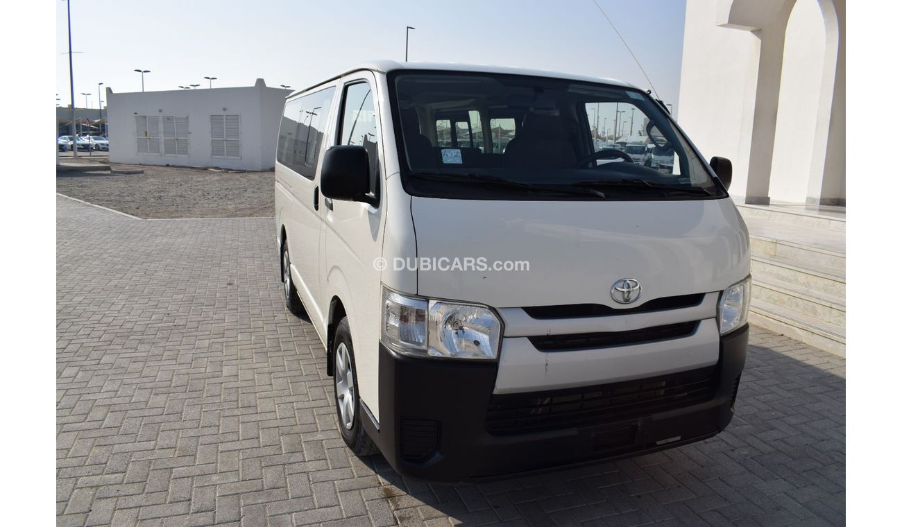 Toyota Hiace GL - Standard Roof Toyota Hiace Bus 13 seater, Model:2016. excellent condition