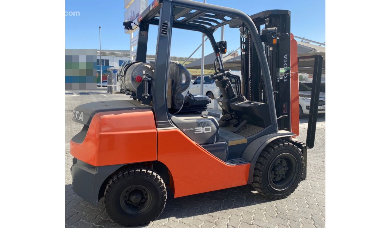 Toyota Fork lift TOYOTA FORLIFT 3.0 TON PETROL/LPG