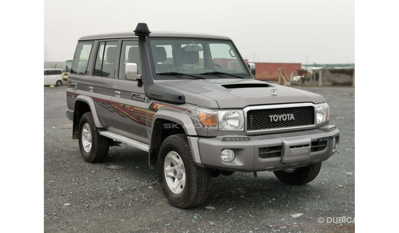 تويوتا لاند كروزر هارد توب 4.5LDiesel, M/T,  Alloy Rims, Diff Lock, Rear Camera, 4WD (CODE # LX7603)