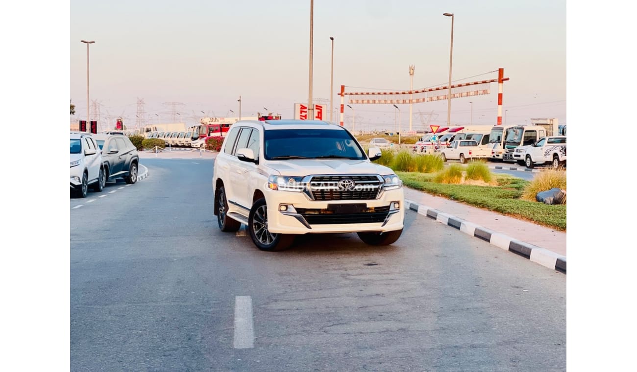 تويوتا لاند كروزر Toyota landcuriser GXR V8 2018 Diesel full option Top the range excellent condition