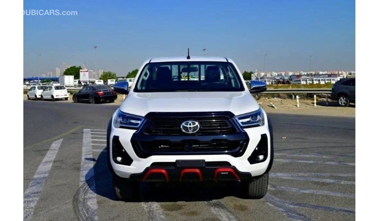 تويوتا هيلوكس HILUX SR5 4.0L V6 2024