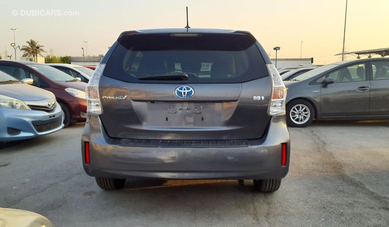 تويوتا برياس Toyota Prius V 7 Seater Orignal LHD