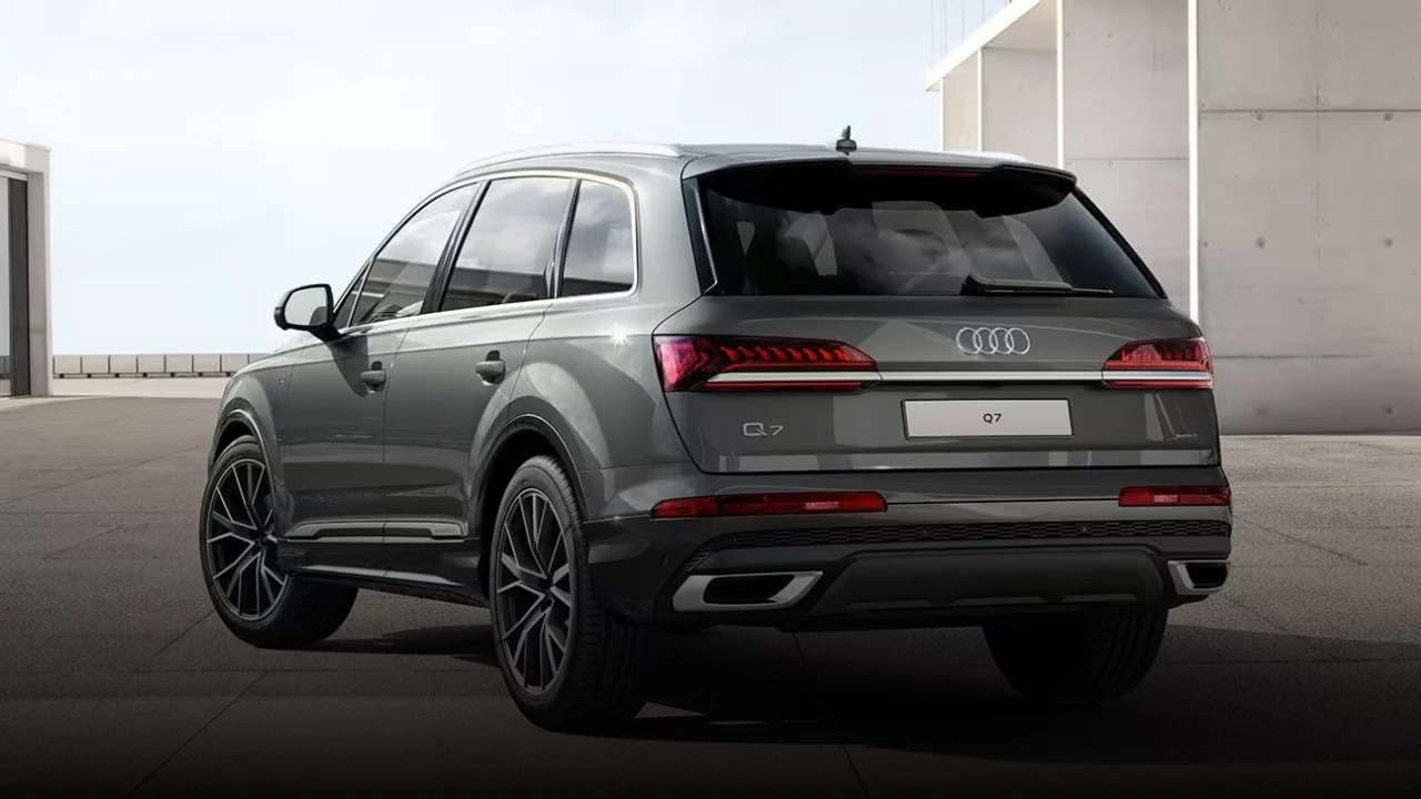 Audi SQ7 exterior - Rear Right Angled