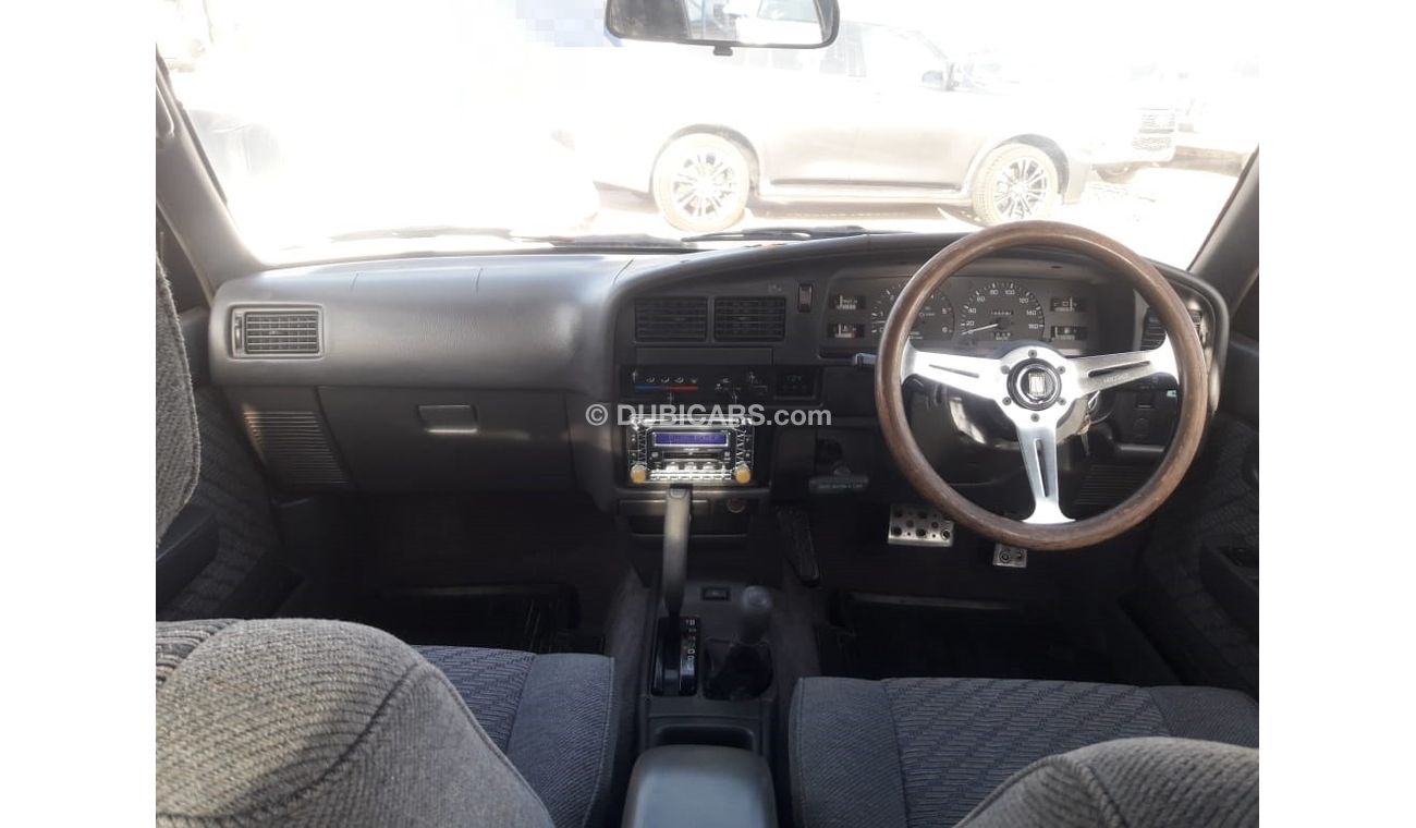 Toyota Hilux Toyota Hilux pickup RIGHT HAND DRIVE (Stock no PM 761)