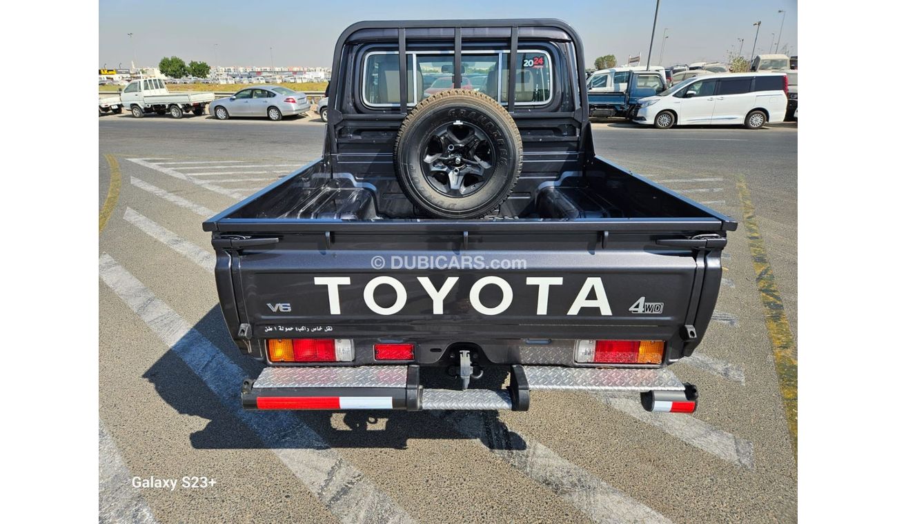 تويوتا لاند كروزر بيك آب 4.0L A/T Double Cabin