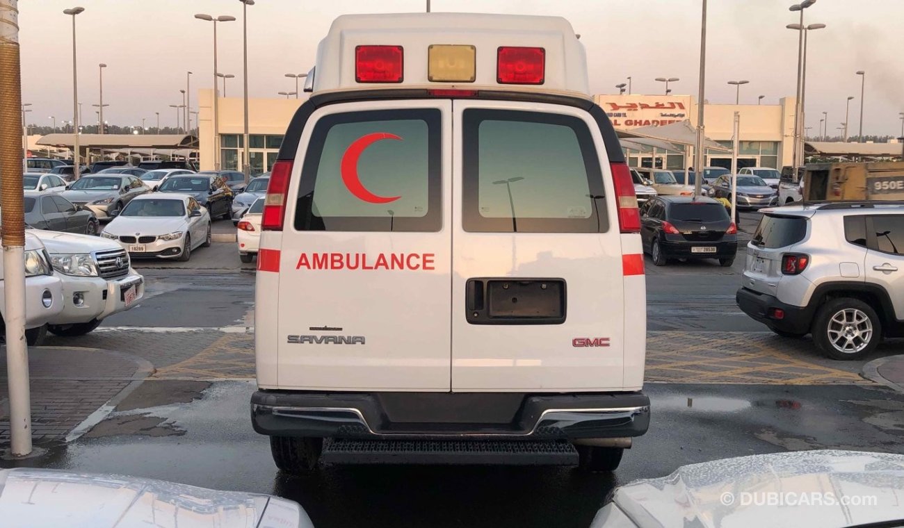 جي أم سي سافانا Ambulance