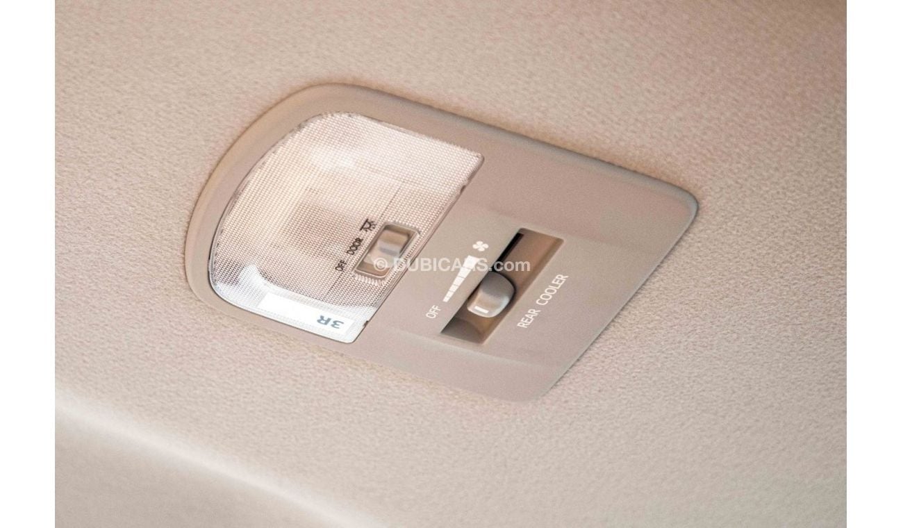 Toyota Fortuner 2023 Toyota Fortuner 4X4 2.4 17'I W/OAL D AT - Silver inside chamois