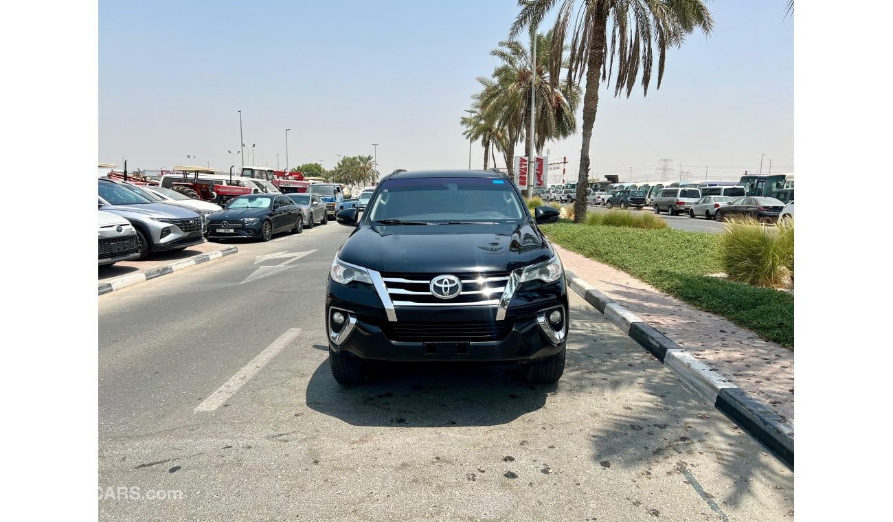 Toyota Fortuner EXR 4WD 2.7L PETROL. PERFECT CONDITION AND ACCIDENT FREE