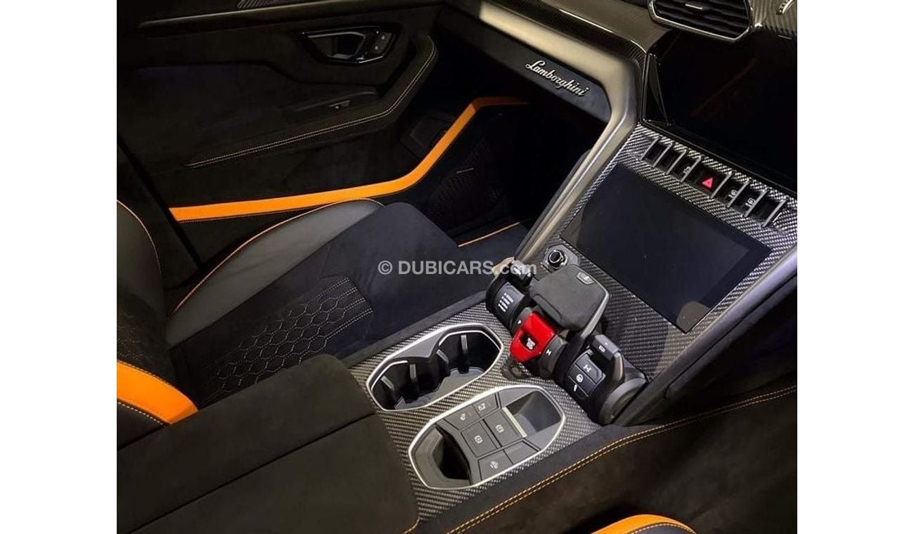 لامبورغيني اوروس 4.0 V8 BiTurbo Performante RIGHT HAND DRIVE