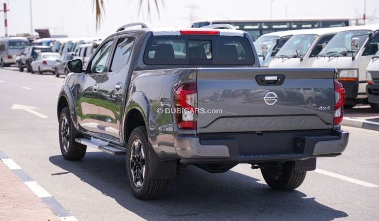 نيسان نافارا 2.5L PETROL 4X4 MANUAL FULL OPTION GCC