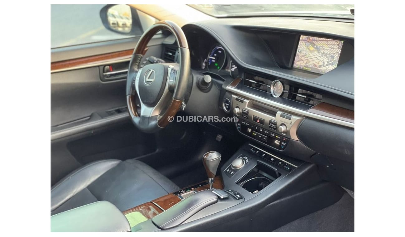 لكزس ES 300 2013 Lexus ES300H Hybrid 2.5L V4 - Japanese Specs Full Option - Without Accident