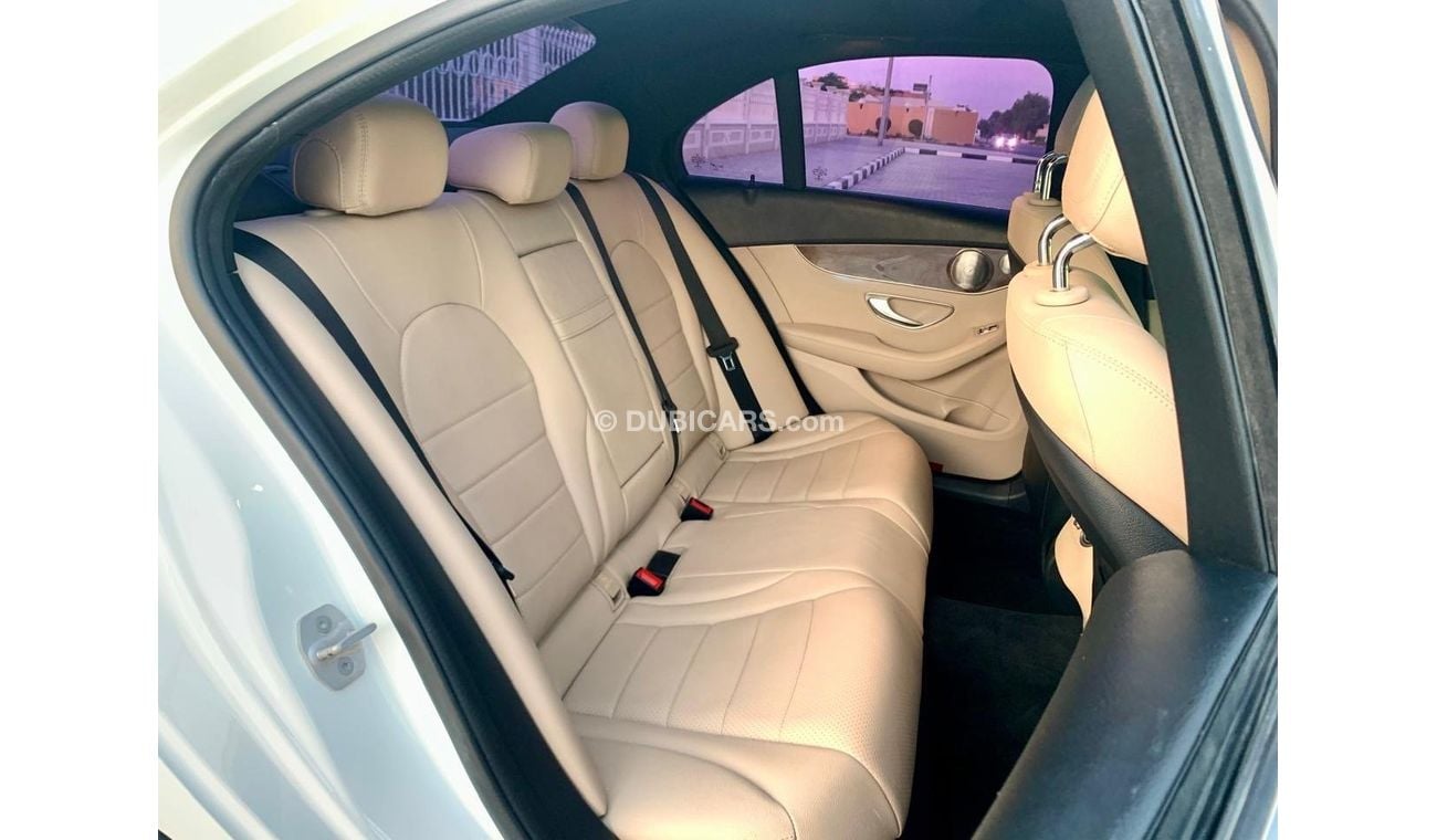 Mercedes-Benz C 300 Mercedes C300 clean title , Top Option ، Canadian Specs.