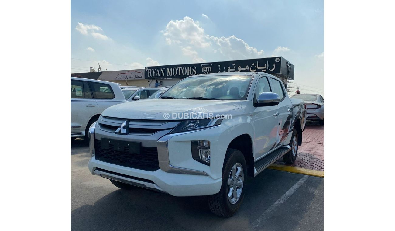 Mitsubishi L200 MITSUBISHI L-200 Petrol Double Cabin 4WD MODEL 2022 Manual Transmission White Color