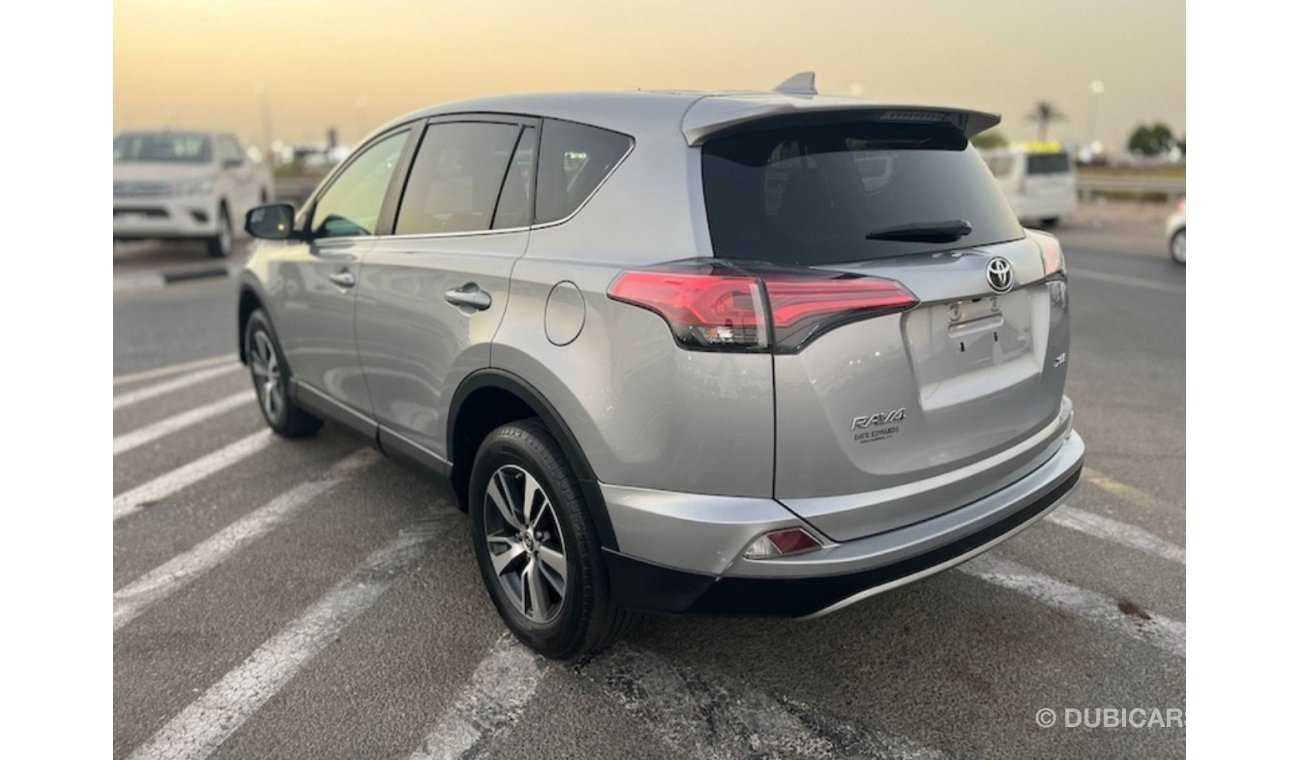 تويوتا راف ٤ Toyota Rav4 2018 XLE leather seats sunroof specs American left hand drive