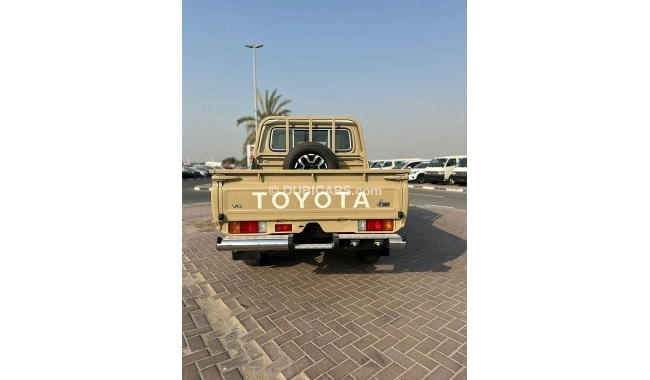 تويوتا لاند كروزر بيك آب Toyota Land Cruiser Pickup LC79 Double Cabin Petrol 4.0 Model 2024