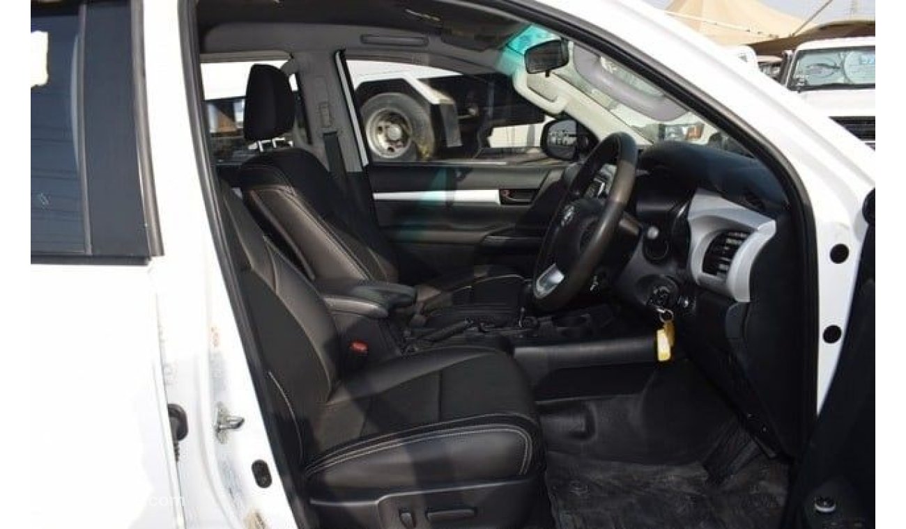 تويوتا هيلوكس TOYOTA HILUX DOUBLE CABIN SR5 D4D